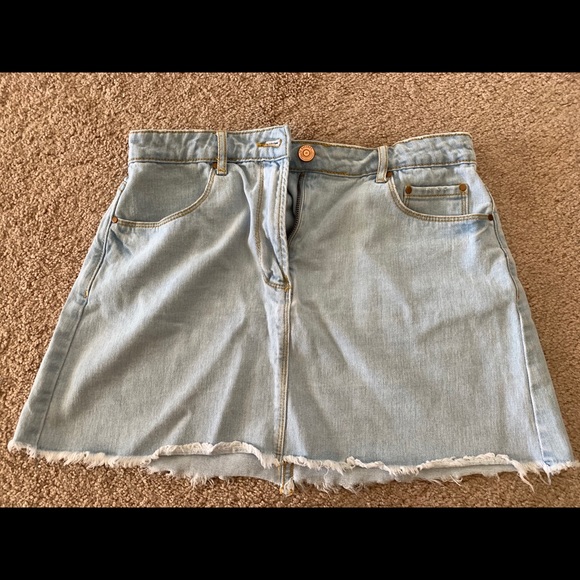 Light wash skirt - Picture 3 of 4